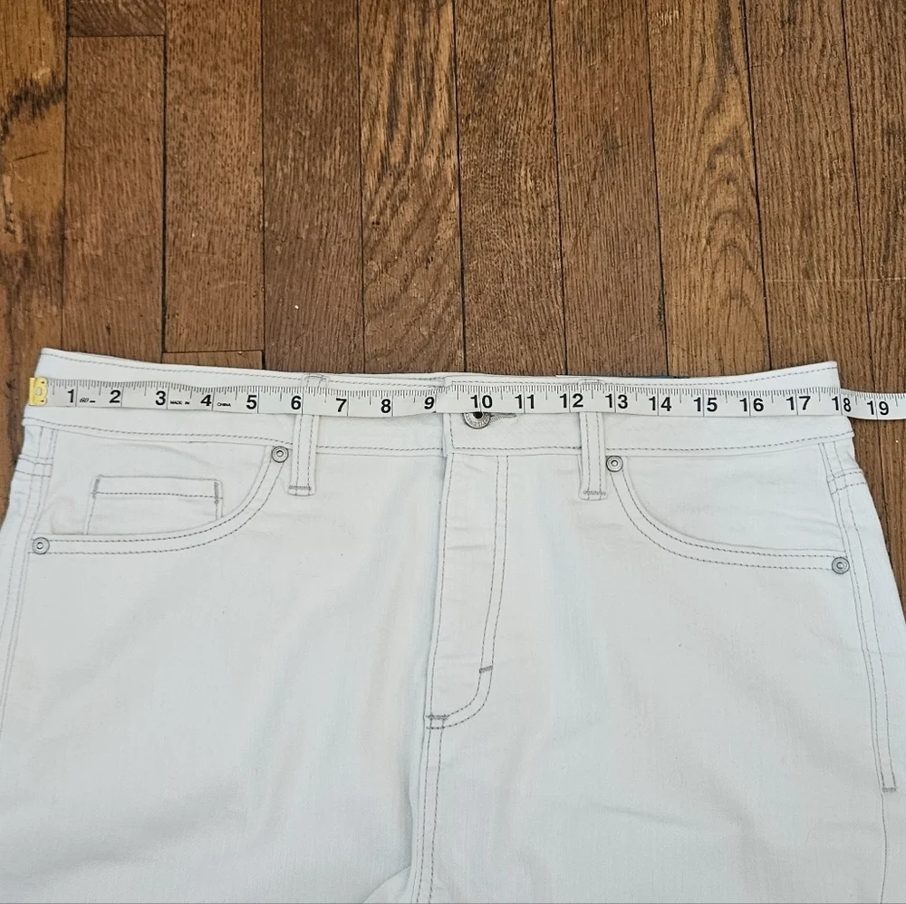 NWTStyle & Co.Women's jeans high-rise straight Leg off-white  decorative patches